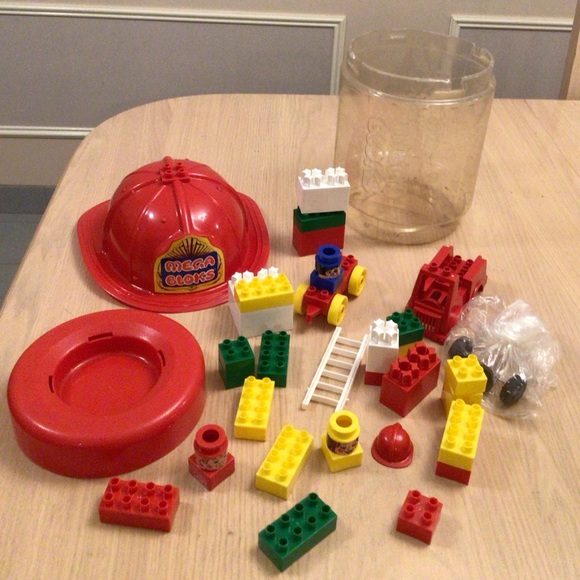 🛍️2for$30🛍️Vintage 1990’s megabloks with container and wearable megabloks lid - Picture 2 of 3